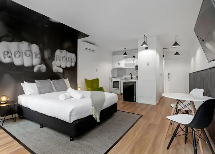 Soya On Davis Apartment Hotel